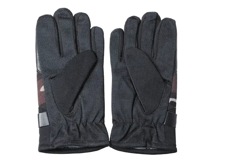 Pair of gloves for hunting and fishing