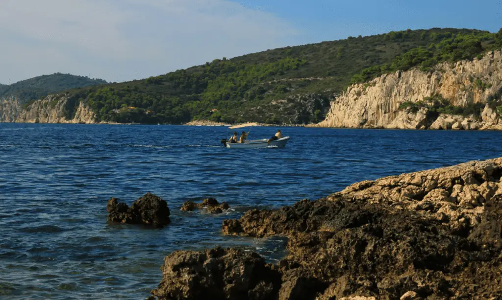 Picture of the sea and the short with 2 men on a boat